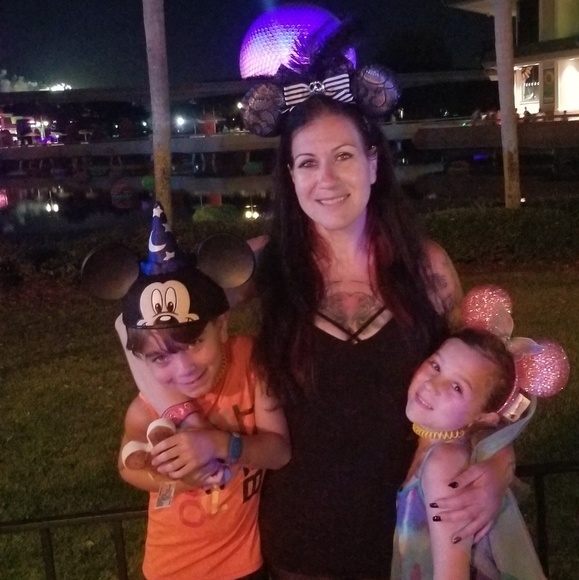 Meet your Posher, April - Picture 1 of 1